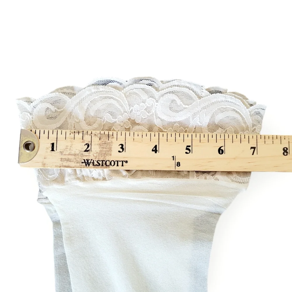 Victorias Secret Gold Crown 90s Deadstock Vintage‎ Lace Stockings in Cream